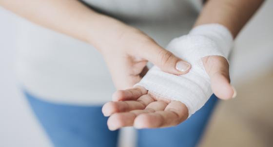 Wundversorgung Verband Hand